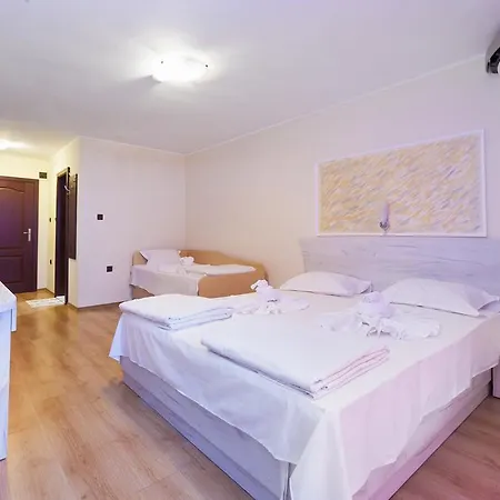 Hotel Akladi Family